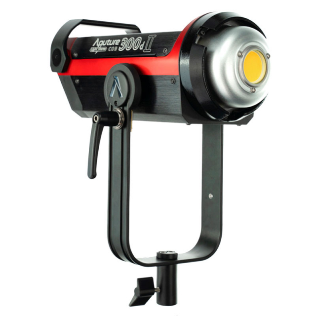 Aputure Light Storm COB 300d II LED 5500K Aputure Light Storm COB 300d II LED 5500K