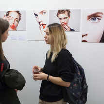 На выпускной выставке