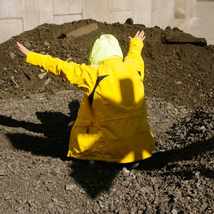 Из группового проекта "Adventures of the Yellow raincoat". Курс: "Основы фотографии. Продолжение". Преподаватель: Влада Красильникова