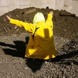 Из группового проекта "Adventures of the Yellow raincoat". Курс: "Основы фотографии. Продолжение". Преподаватель: Влада Красильникова