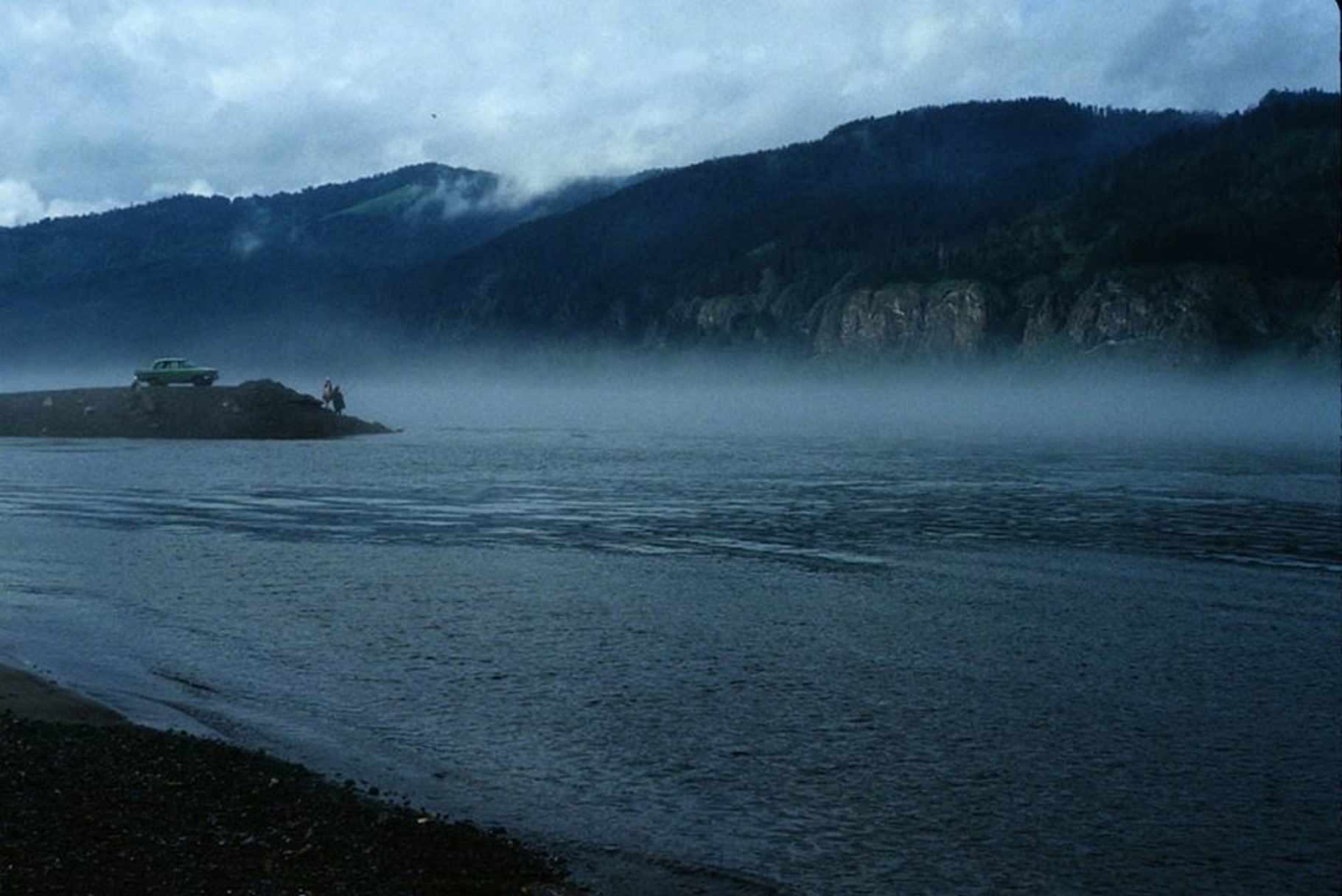 Санкт-Петербург. Мальчик на улице. 1994 год © Жан-Поль Гийото