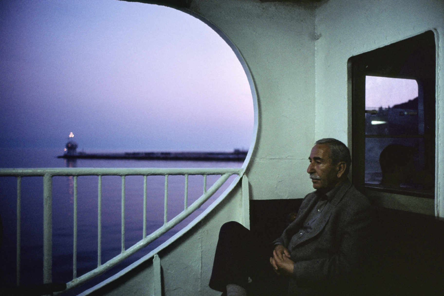 On board a ferry at dusk near the Princess Islands. Istanbul, Turkey. 2001. © Alex Webb Magnum Photos