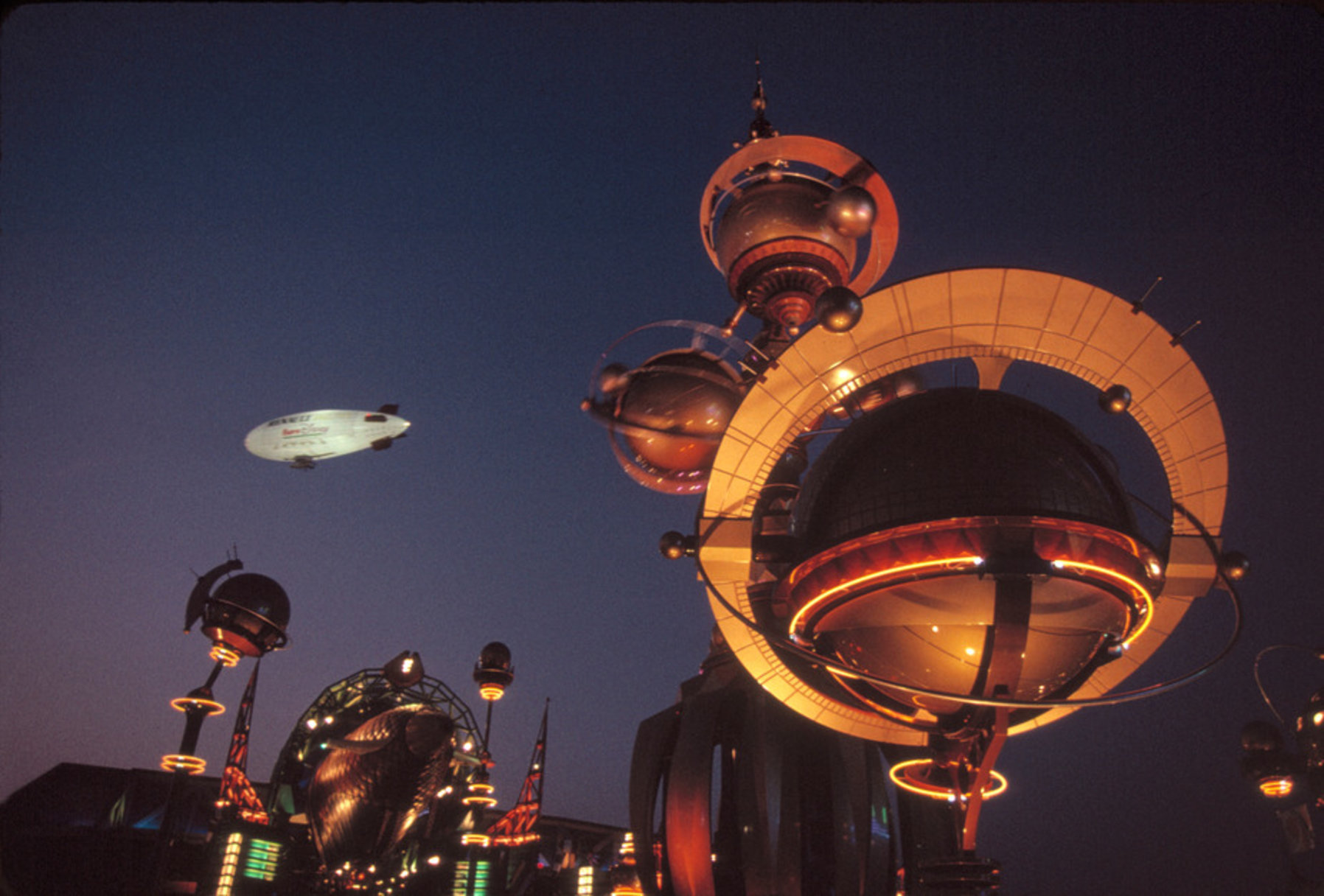 © Bruno Barbey / FRANCE. Ile de France. Marne la Vallée. Euro Disney. 1992.