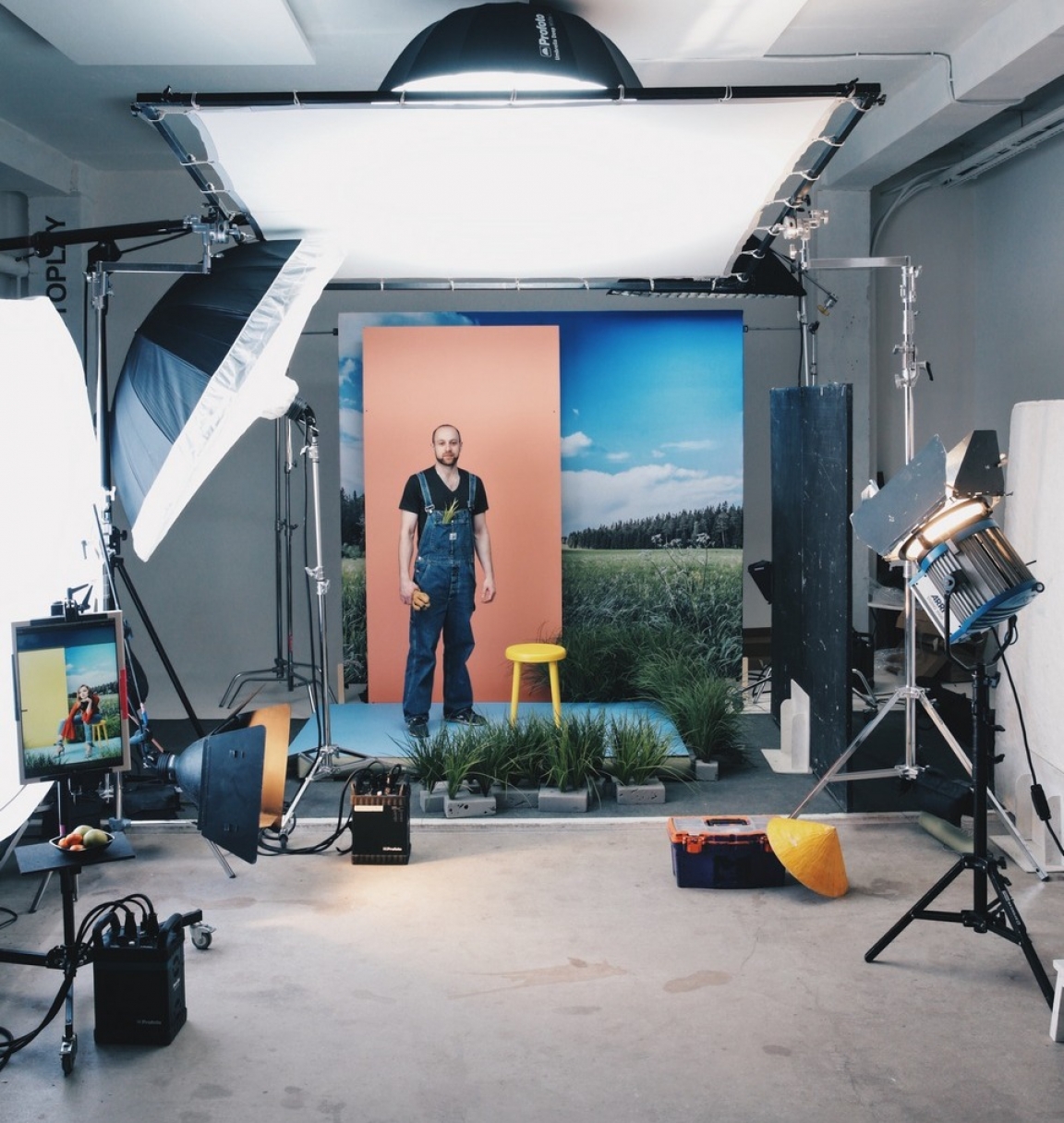 Студия10 с циклорамой. Площадь фотостудии 90 м2